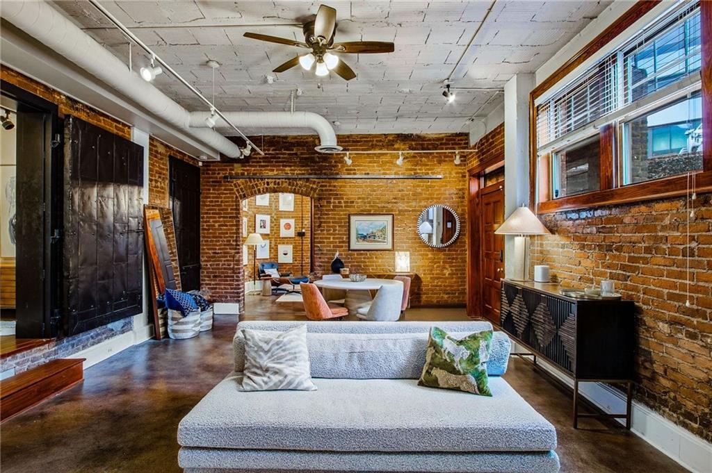 908 Juniper Street NE 4