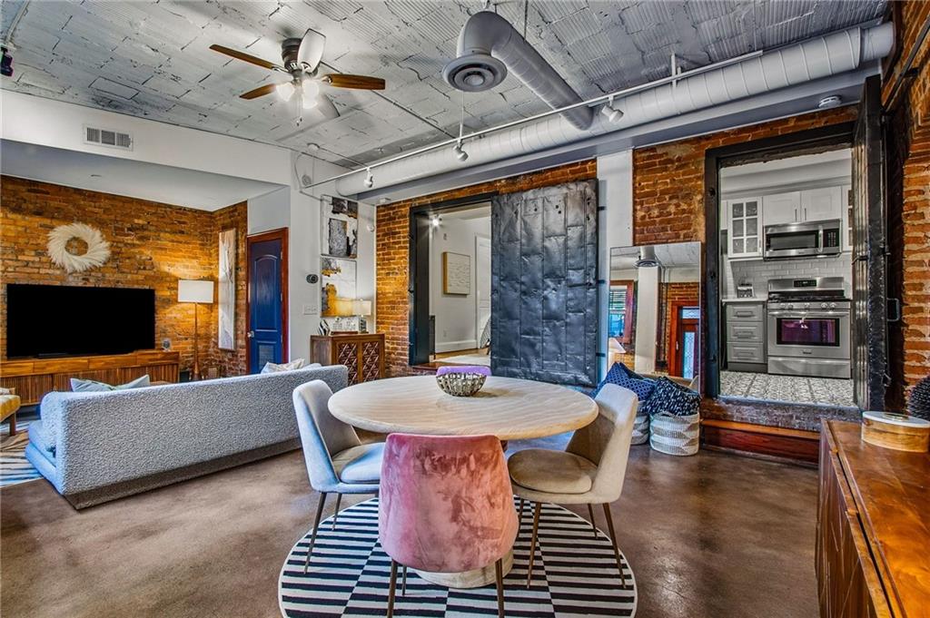 908 Juniper Street NE 4