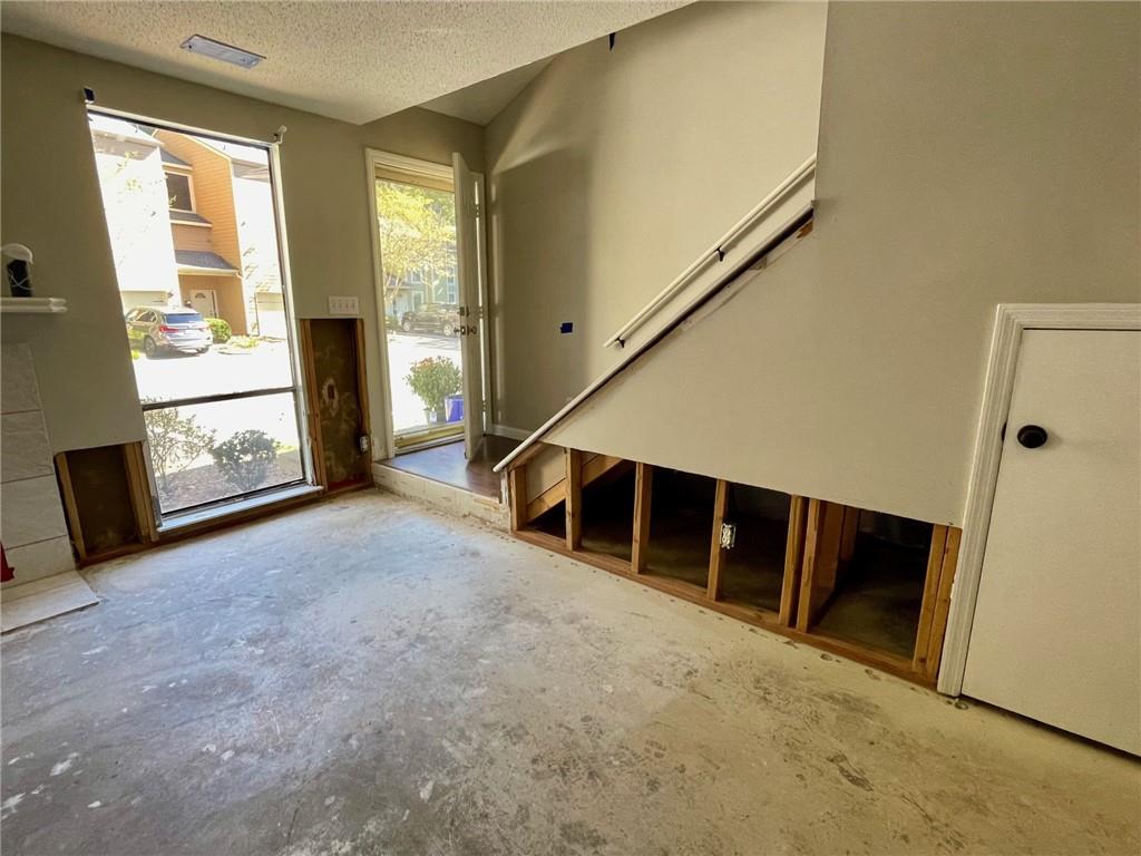 CHATTAHOOCHEE CHASE - Residential