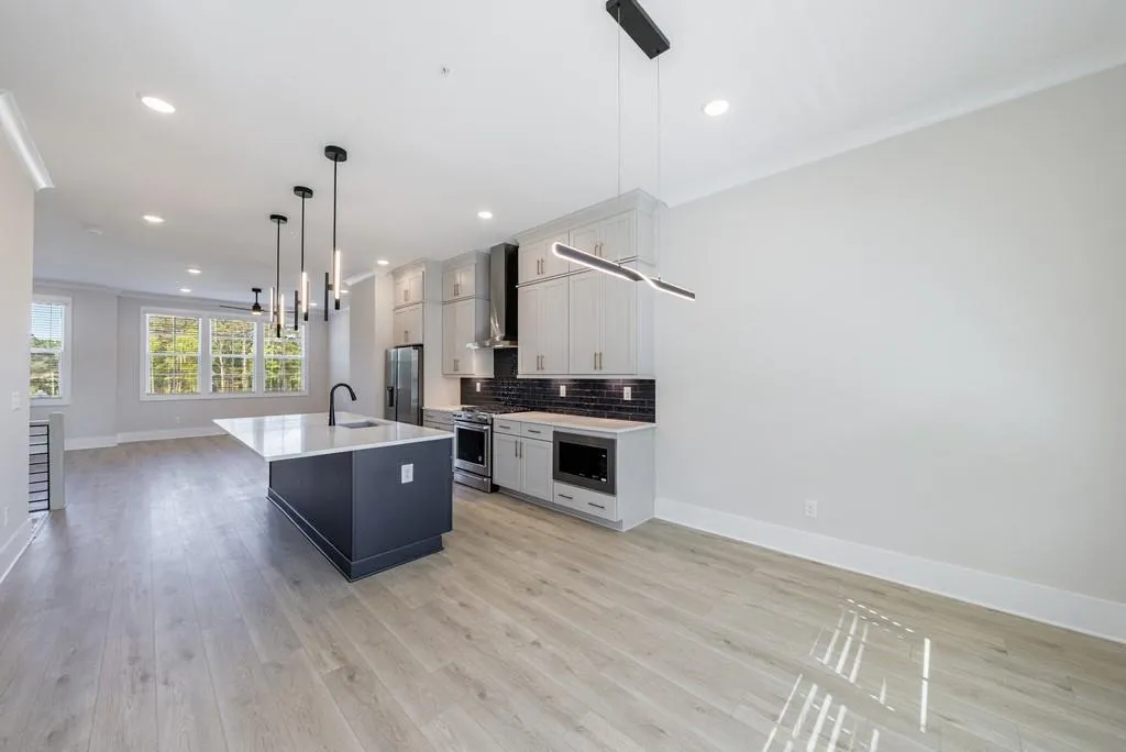 Alpharetta, Georgia 30009, United States, 4 Bedrooms Bedrooms, ,4 BathroomsBathrooms,Residential,Active,106922