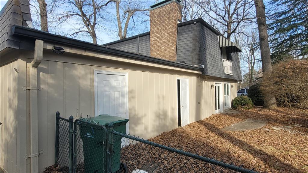 1221 Kenyon Road