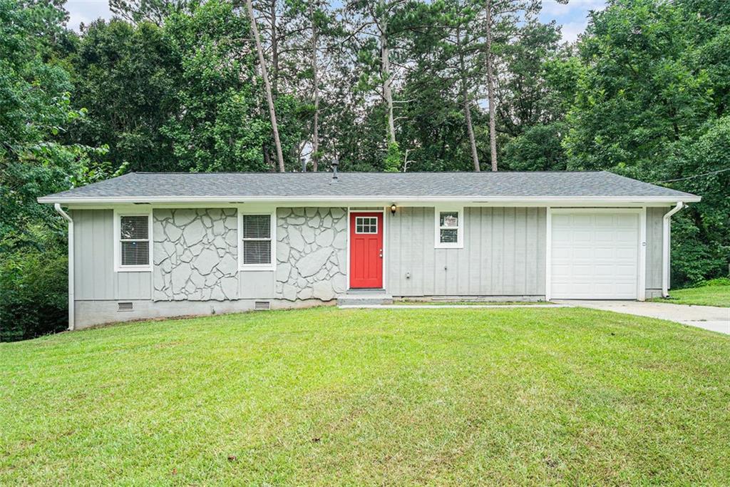 This ranch-style home is in good condition and move-in ready, featuring a practical 4/2 layout and a one-car garage. The single-level design offers convenience and accessibility. With clean finishes and functional space, the property presents a solid option in today’s market.