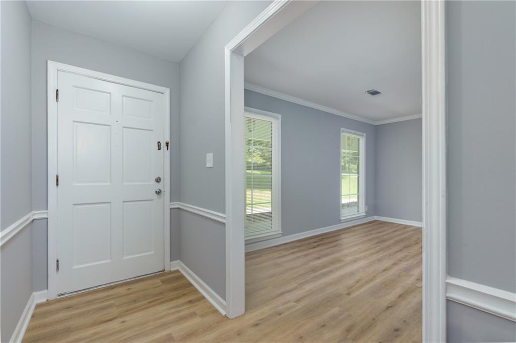 2842 London Court NE