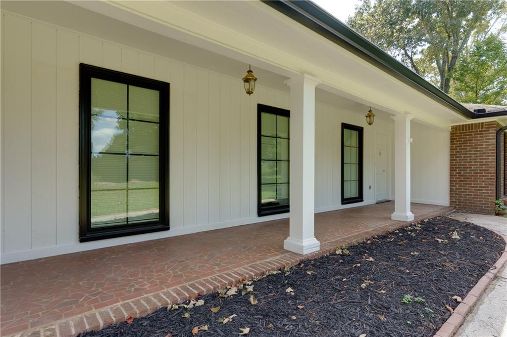 2842 London Court NE