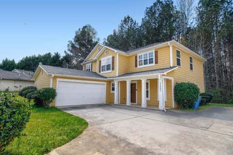 Homes For Sale - 7583 Waverly Loop<br/> Fairburn, GA 30213