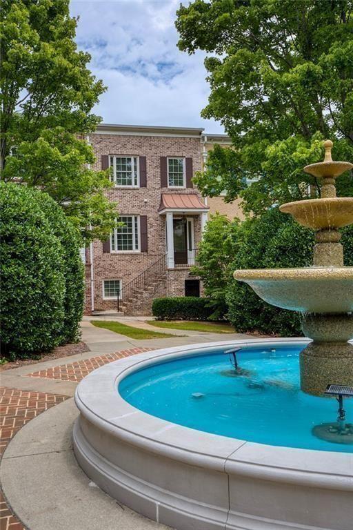 Dunwoody Row - Residential