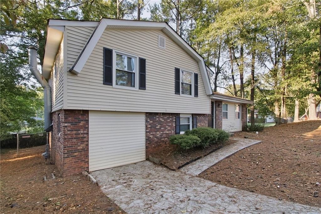 1049 Soapstone Lane