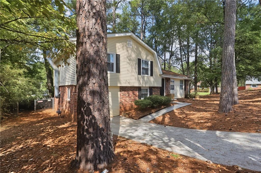1049 Soapstone Lane