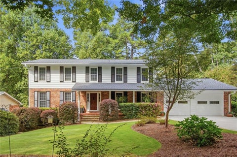 Homes For Sale - 4301 Huntington Circle<br/> Dunwoody, GA 30338