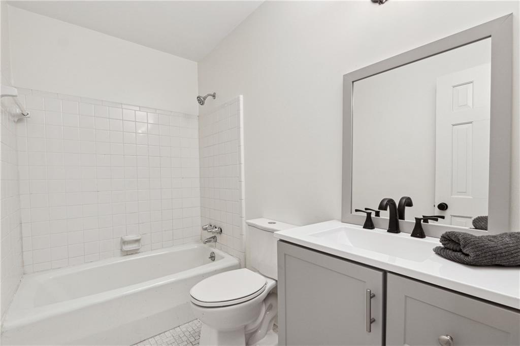 650 Hunterhill Court, Roswell, Georgia image 27