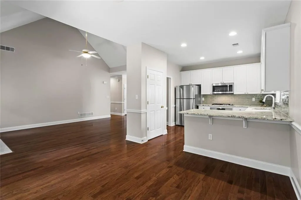 Alpharetta, Georgia 30005, United States, 3 Bedrooms Bedrooms, ,2 BathroomsBathrooms,Residential,Active,149276