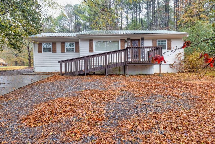 House features, 3 beds, 2 baths, living room and all in-one dining-breakfast table. Home is fully furnished.

If you would like all utilities included please add $900 on top of the rent. 

The house is very well located; as it is a ten minute drive to Avalon shopping center and eight minute drive to the 400 highway. 

TOP PUBLIC SCHOOLS:

* Cambridge High School
* Hopewell Middle School
* Cogburn Woods Elementary School

Security Deposit equivalent to one more of rent 
Non refundable pet deposit applies $250 per pet