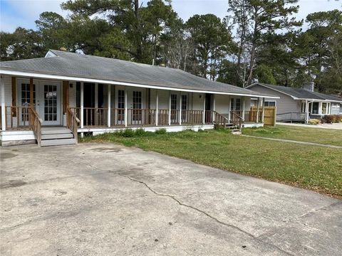 Homes For Sale - 106 E Derenne Avenue<br/> Chatham County, Savannah, GA 31405