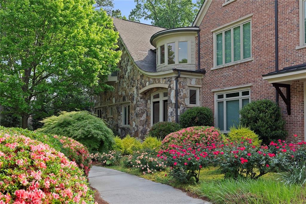 4835 Merlendale Court, Atlanta, Georgia image 4