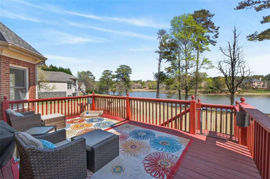 1009 Lyndhurst Way