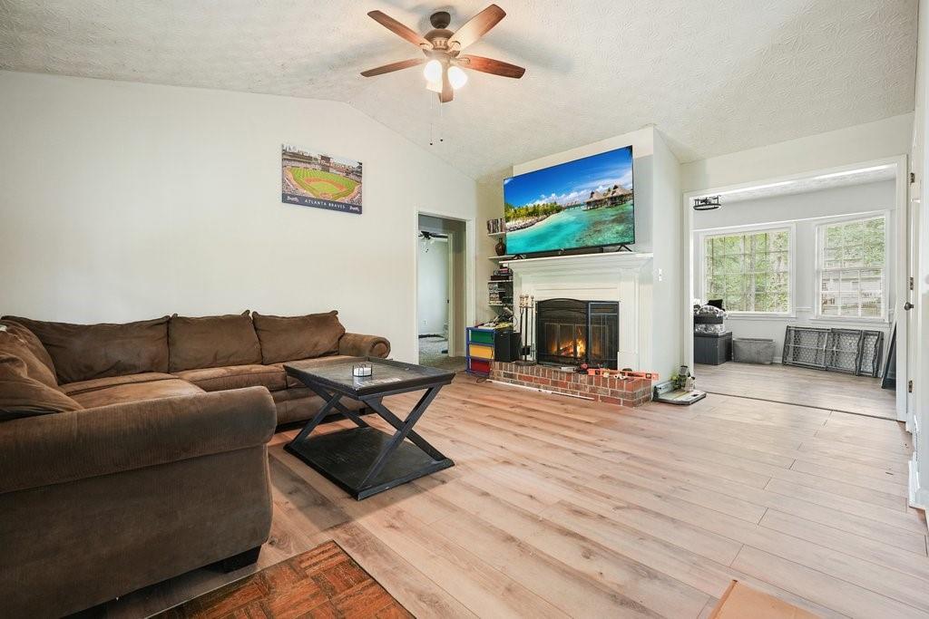 408 Walnut Drive, Woodstock, Georgia image 5