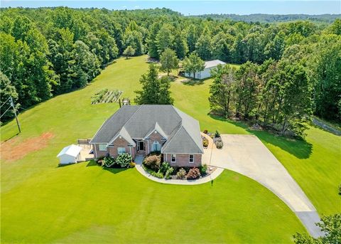 184 Scott Circle Toccoa GA 30577