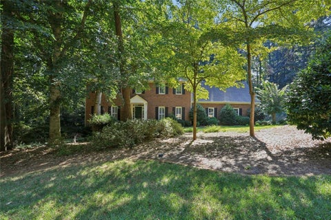 Homes For Sale - 1090 Applecross Drive<br/> Roswell, GA 30075