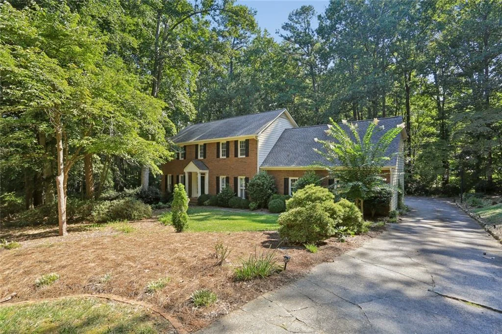 1090 Applecross Drive, Roswell, GA, 30075