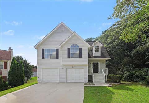 Homes For Sale - 11050 Pebble Brook Court<br/> Hampton, GA 30228