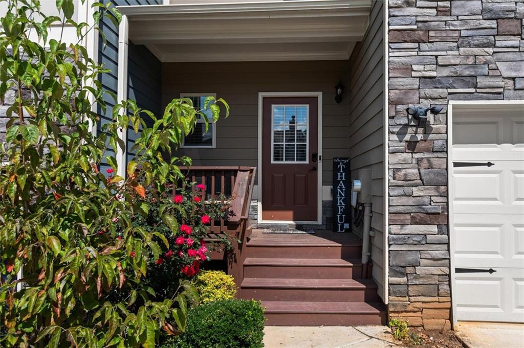 116 SPRING WAY Square