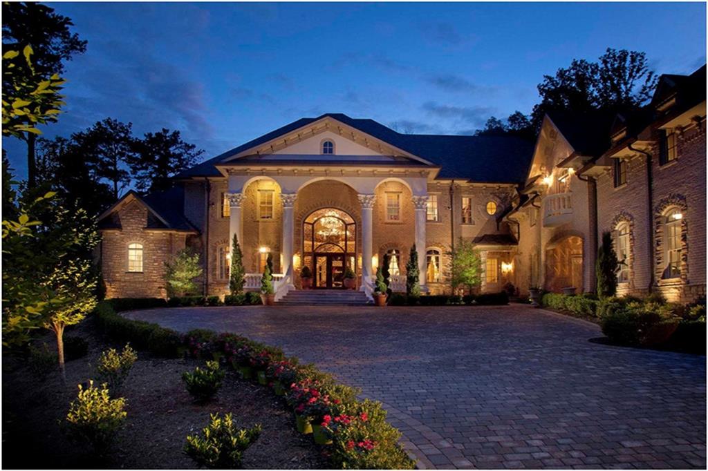 Framed by a canopy of mature trees on 2.5+ this spectacular custom home exudes luxury and sophistication. Spacious light-filled home highlights timeless finishes including soaring ceiling heights, elaborate ceiling details, custom ironwork & natural stone accents. The well-equipped kitchen offers a suite of premium appliances. Spacious master suite, spa bath w/ separate shower & soaking tub. Finished terrace level w/ private guest suite, home theatre, bar, game are & climate-controlled wine room. Outdoor living space pool and spa, kitchen & putting green