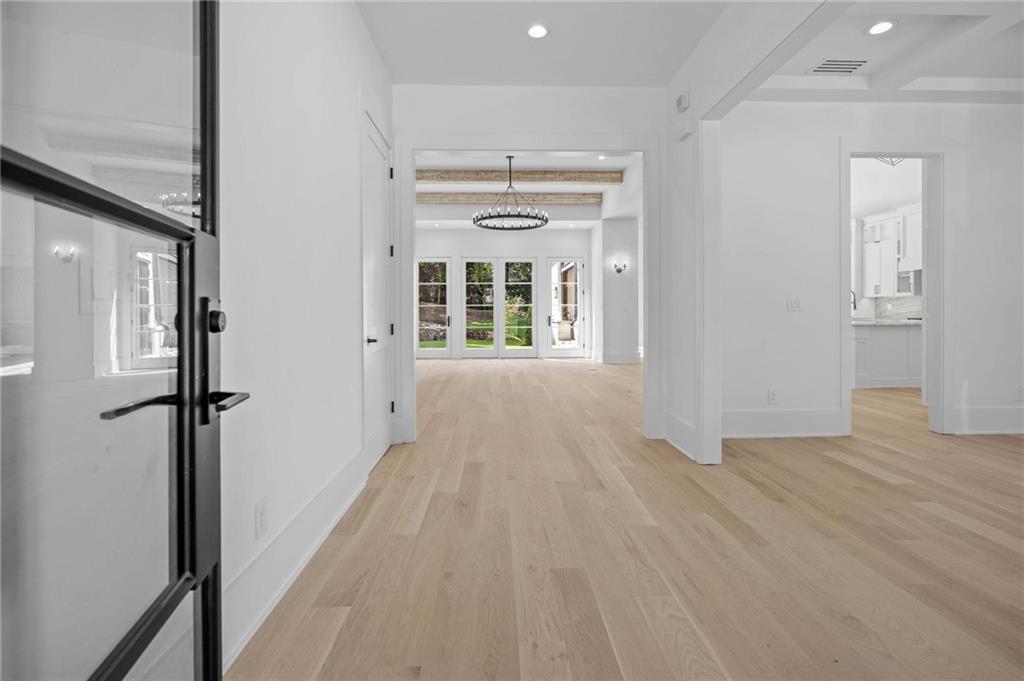819 Loridans Drive NE