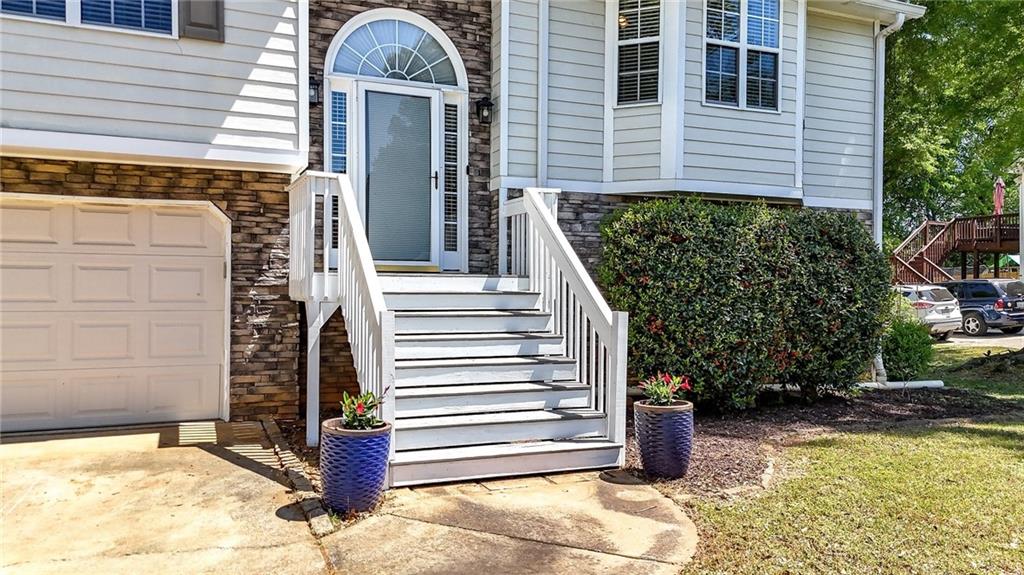 35 Meadowbridge Drive SW