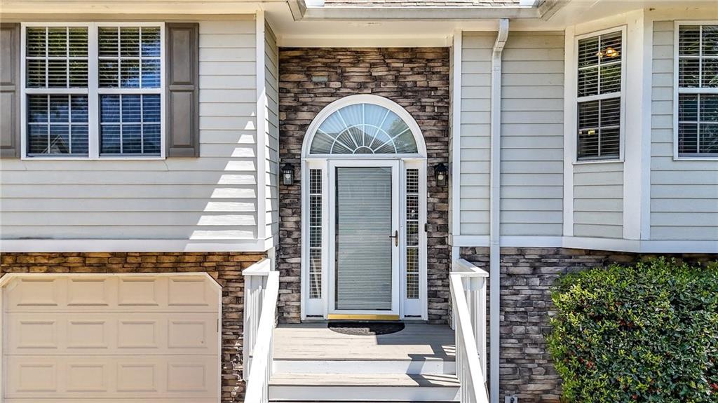 35 Meadowbridge Drive SW