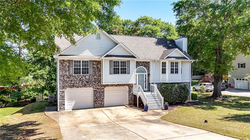 35 Meadowbridge Drive SW