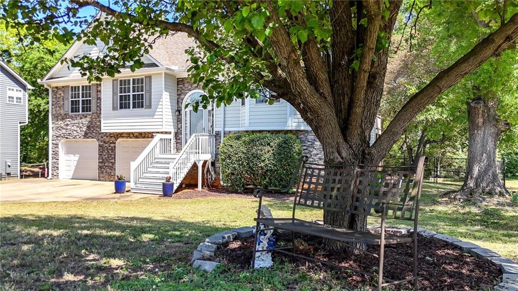 35 Meadowbridge Drive SW