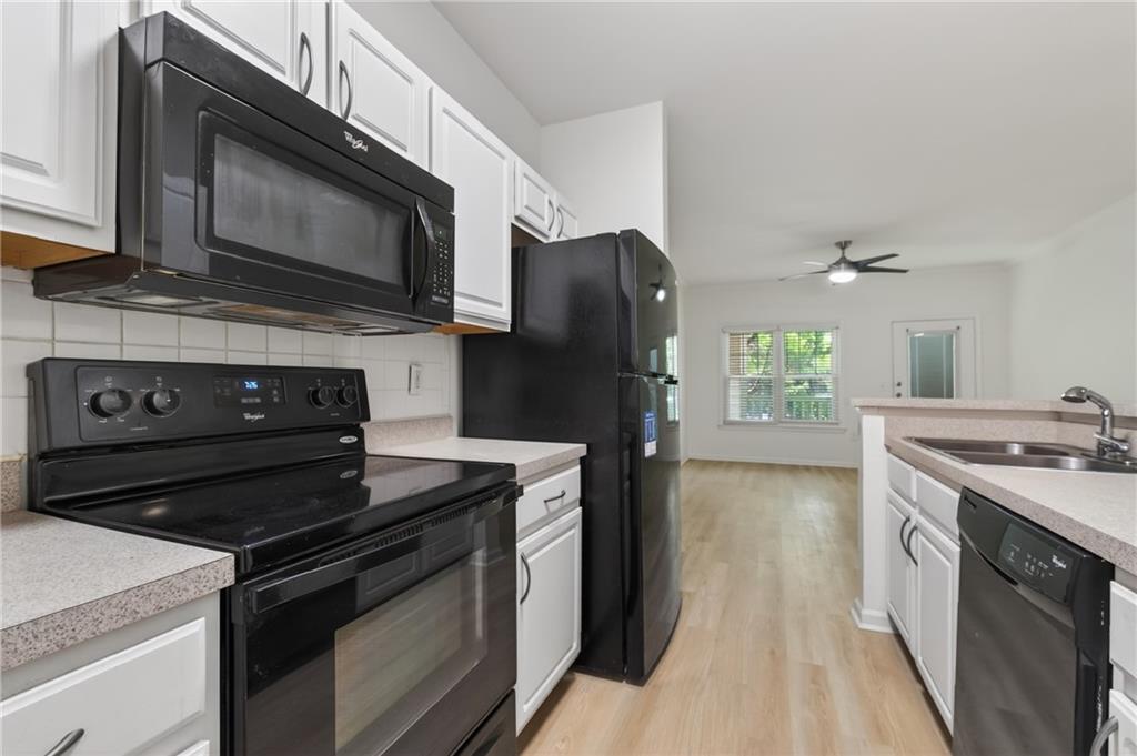 2700 Pine Tree Road NE 1011