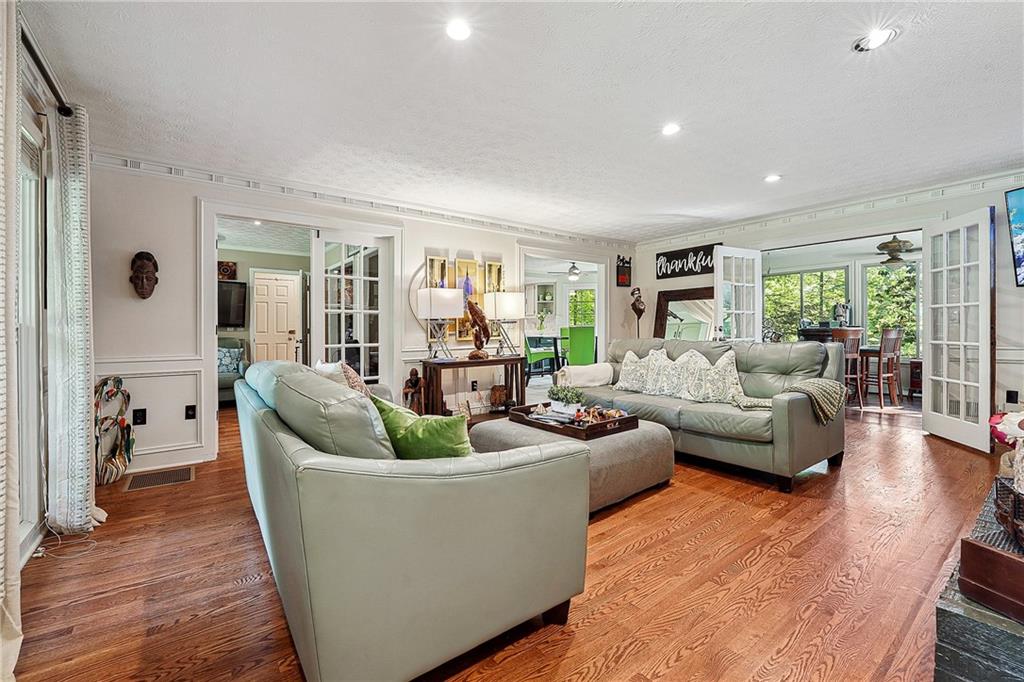 5027 Castlewood Drive, Lilburn, Georgia image 12