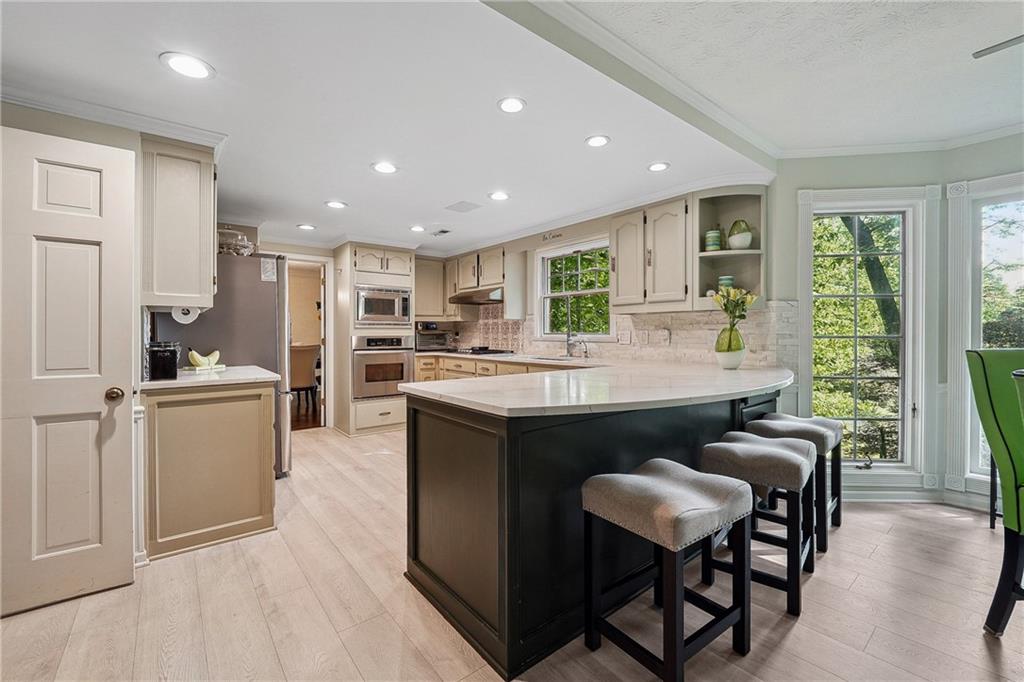 5027 Castlewood Drive, Lilburn, Georgia image 10