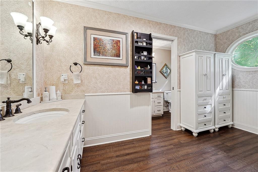 5027 Castlewood Drive, Lilburn, Georgia image 23