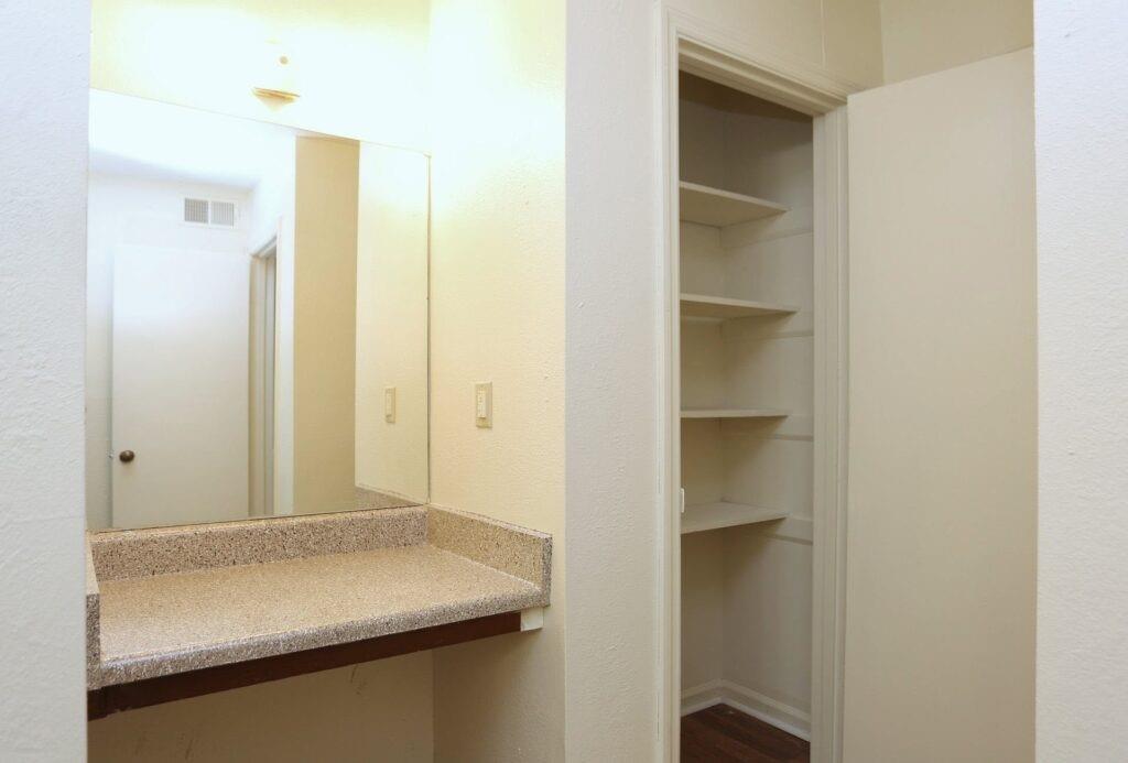 1000 Belmont - Residential Lease