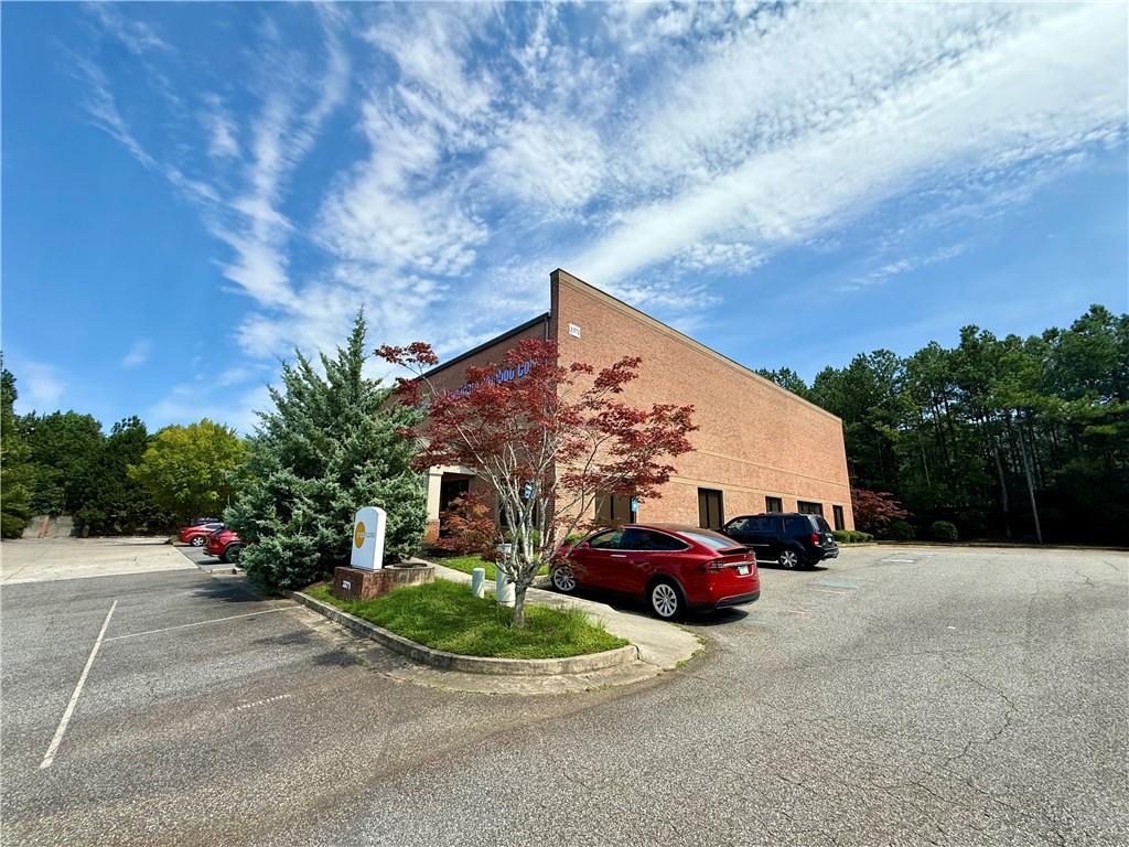 Discover flexible office leasing options in a prime Suwanee location at 3371 Martin Farm Rd. This property offers multiple office suites ranging from 180 SF up to nearly 3,300 SF, ideal for small businesses, professional services, or growing teams. Conveniently located just minutes from I-85, Buford Hwy, and Peachtree Industrial, the building provides easy access to shopping, dining, and surrounding businesses. The Office/warehouse is in excellent condition and features a mezzanine office, two loading docks, one drive-in dock, a sprinkler system, and easy truck access, along with ample parking on site. Surrounded by other companies, retail, and restaurants, this multi-tenant building offers versatile layouts, flexible lease terms, and the perfect setting for your business to grow.