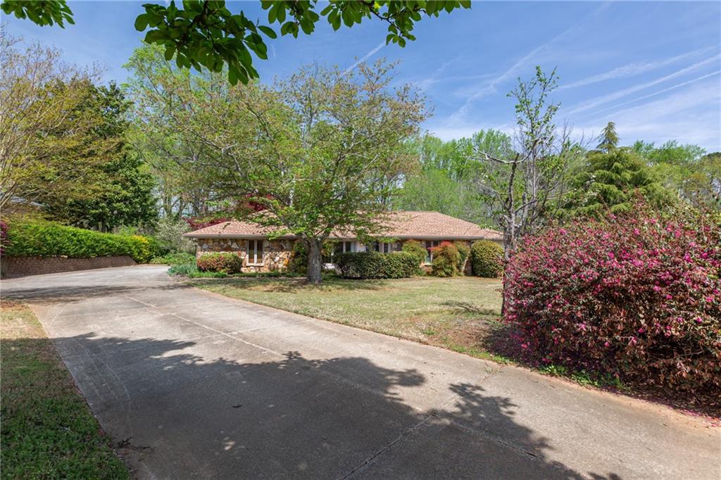660 Hembree Road, Roswell, Georgia image 3