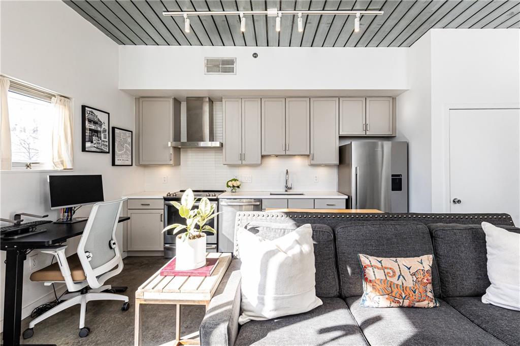 620 Glen Iris Drive NE 318