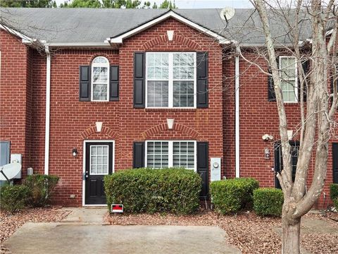 Townhouse For Rent - 2430 Piering Drive<br/> Lithonia, GA 30038