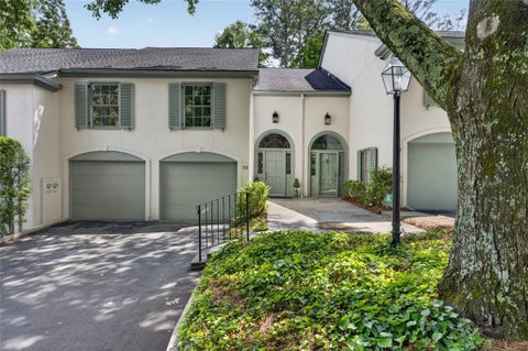 Townhouse For Sale - 11 Mooregate Square<br/> Atlanta, GA 30327