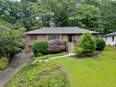 Photo of 647 Willivee Drive, Decatur, GA 30033 (MLS # 7778299)