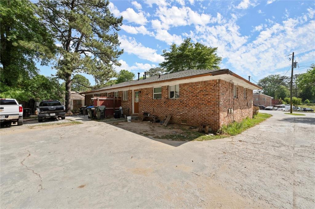 2844 Whispering Hills Drive