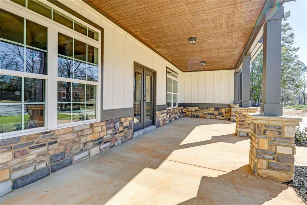 1080 NE Eastview Road