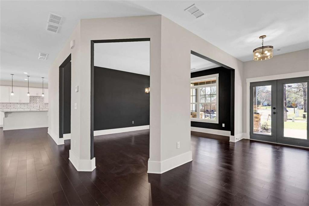 1080 NE Eastview Road