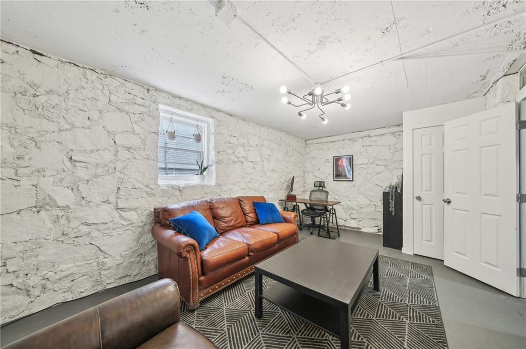 2193 Cloverdale Drive, Atlanta, Georgia image 30