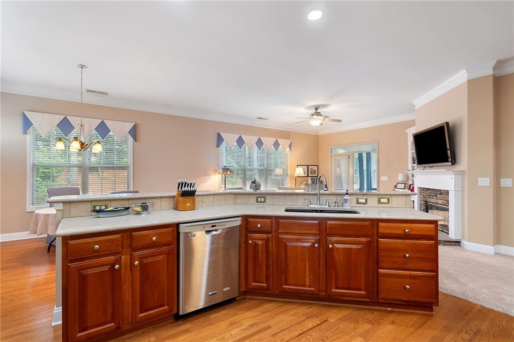 6355 Marlow Drive, Cumming, Georgia image 13