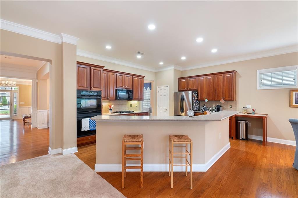6355 Marlow Drive, Cumming, Georgia image 10