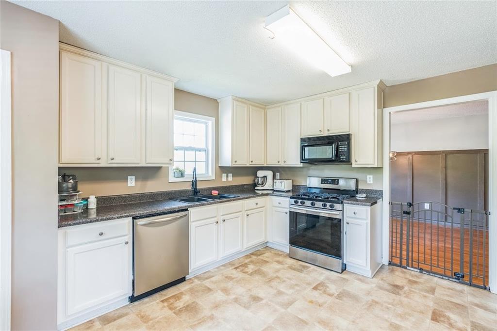 30 Freedom Drive NE