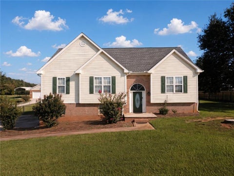 Homes For Sale - 425 Freedom Drive<br/> Mcdonough, GA 30252